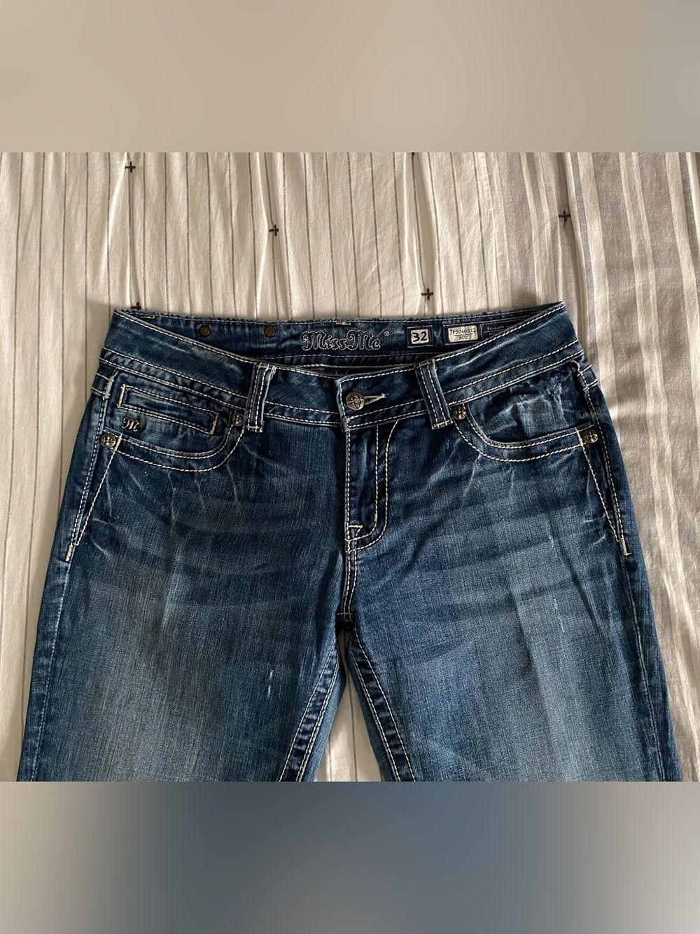 🦋 Miss Me “Like A Prayer” Boot Cut Jeans 🦋 - Picture 5 of 8
